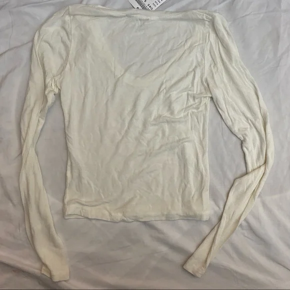 NWT Brandy Melville White Long Sleeve Crop Top - Picture 2 of 4